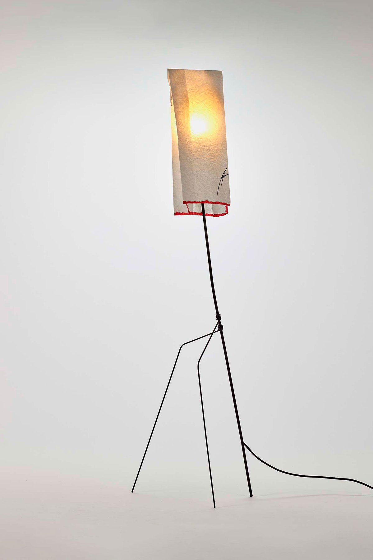 Eo - مصباح قائم بذاته 